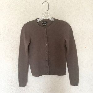 Bloomingdale’s cashmere cardigan. Taupe. XS
